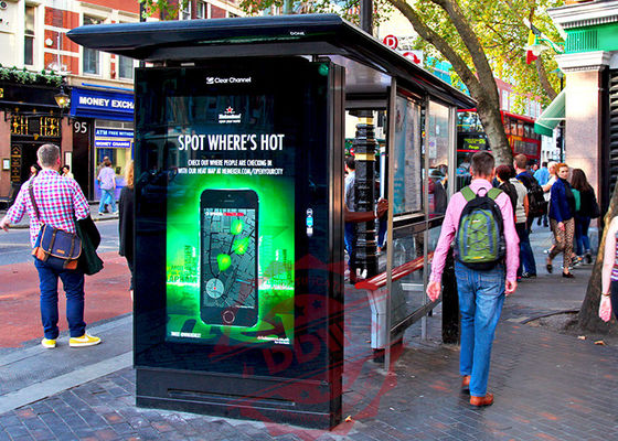 65 اینچ Tft نوع کف ایستاده خالص در فضای باز نشانه های دیجیتال ضد آب برای تبلیغات