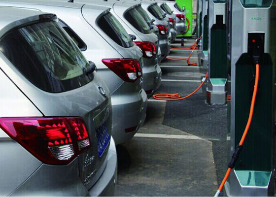 نشانه دیجیتال پانل ISO9001 در فضای باز 70 اینچ DDW-AD7001S برای ماشین انرژی 2500 نیوتن